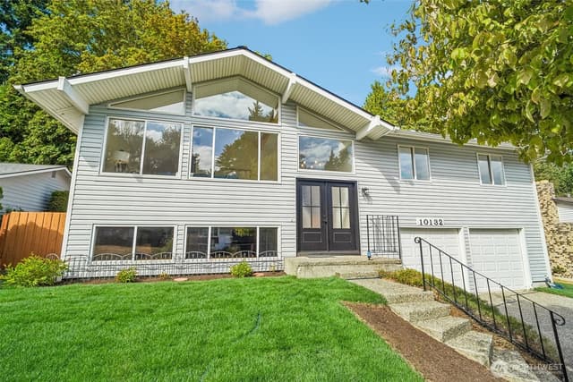 Property photo for 10132 NE 144th Place, Kirkland photo 3