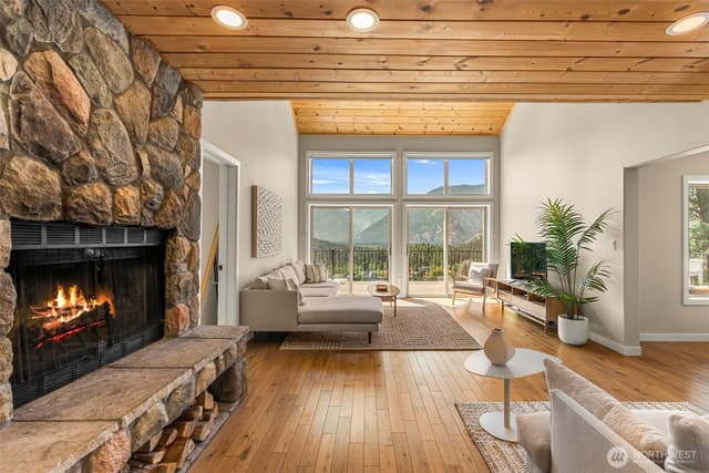 Property photo for 10460 Fox Road, Leavenworth photo 3