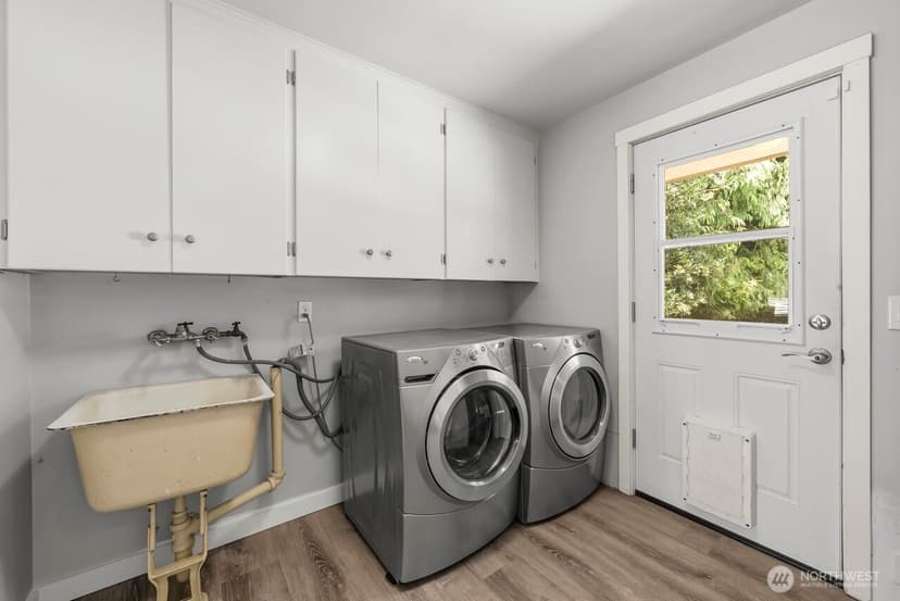 Property photo for 10419 16th Street E, Edgewood photo 27