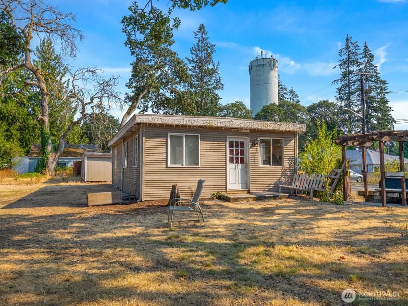 Property photo for 14429 Portland Avenue SW, Lakewood photo 3