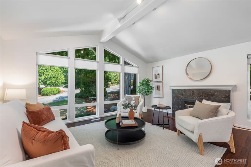 Property photo for 300 Mt. Pilchuck Avenue SW, Issaquah photo 2