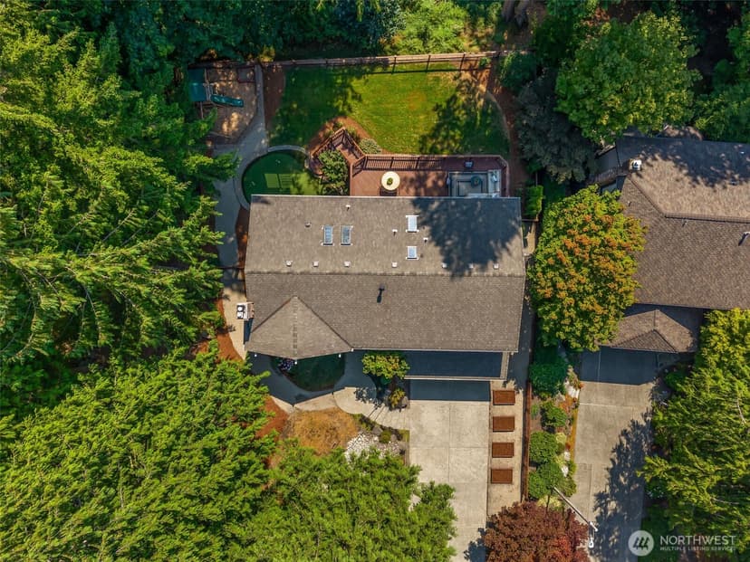 Property photo for 300 Mt. Pilchuck Avenue SW, Issaquah photo 33