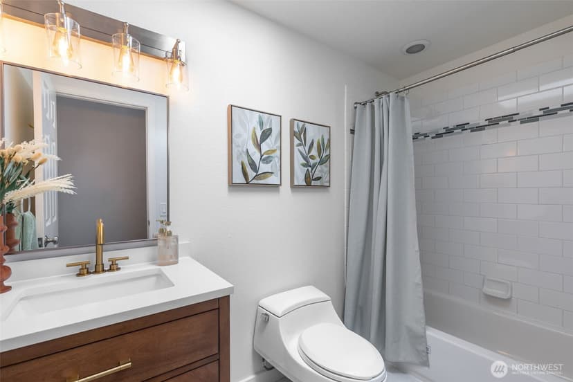 Property photo for 300 Mt. Pilchuck Avenue SW, Issaquah photo 14