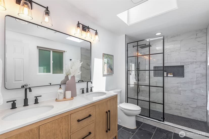 Property photo for 300 Mt. Pilchuck Avenue SW, Issaquah photo 11