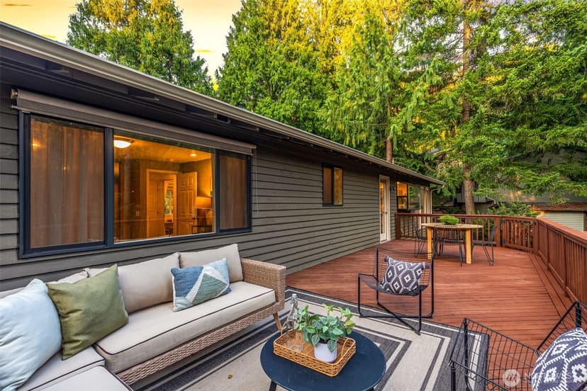 Property photo for 300 Mt. Pilchuck Avenue SW, Issaquah photo 23