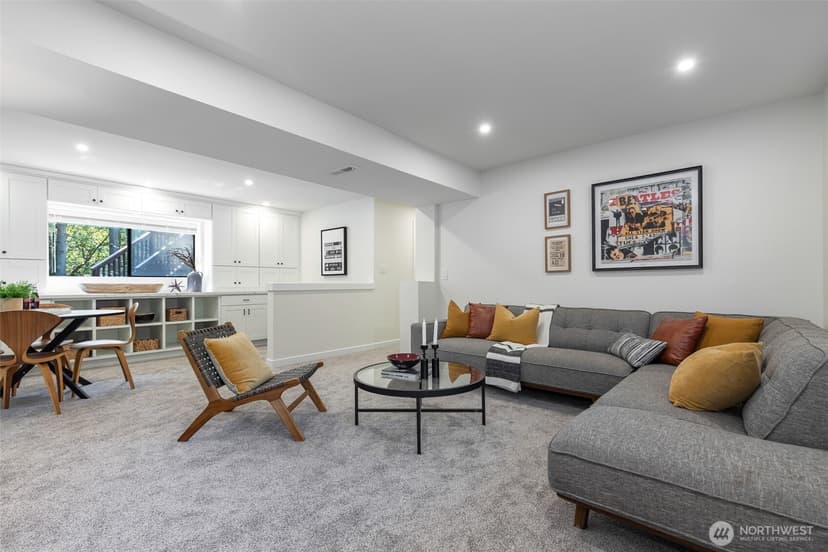 Property photo for 300 Mt. Pilchuck Avenue SW, Issaquah photo 16