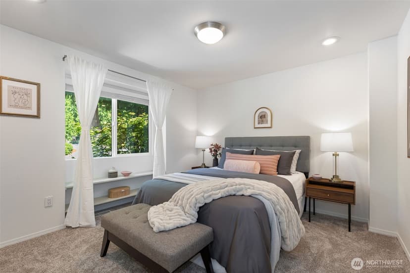Property photo for 300 Mt. Pilchuck Avenue SW, Issaquah photo 12