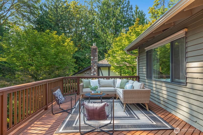 Property photo for 300 Mt. Pilchuck Avenue SW, Issaquah photo 24