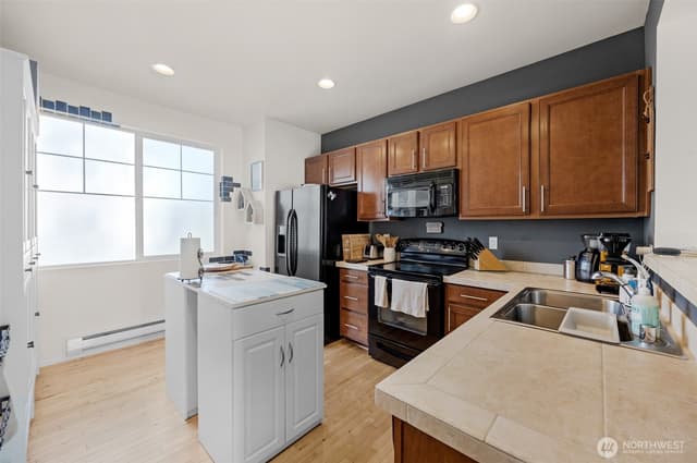 Property photo for 402 126th Place SE #A, Everett photo 4