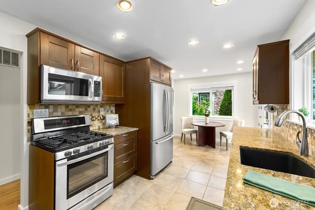 Property photo for 16026 16th Avenue SW, Burien photo 5