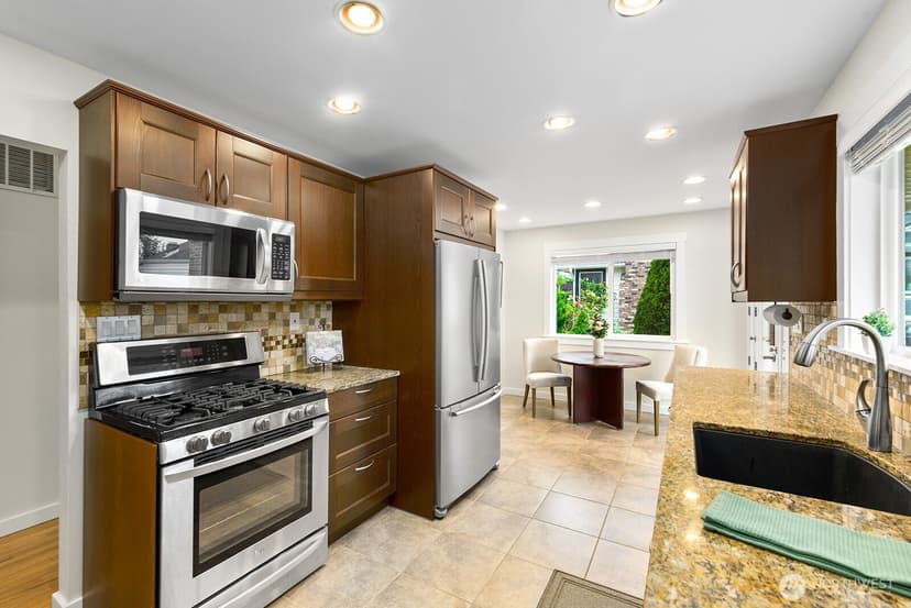 Property photo for 16026 16th Avenue SW, Burien photo 5