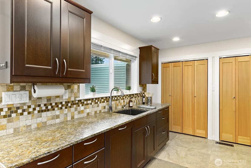 Property photo for 16026 16th Avenue SW, Burien photo 6