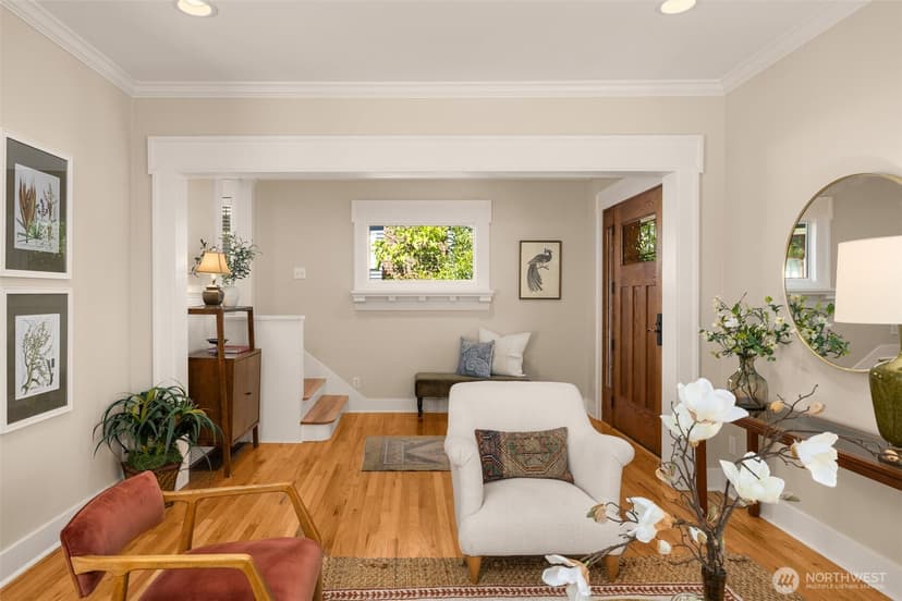 Property photo for 4549 Thackeray Place NE, Seattle photo 5