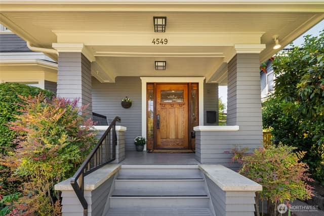 Property photo for 4549 Thackeray Place NE, Seattle photo 3
