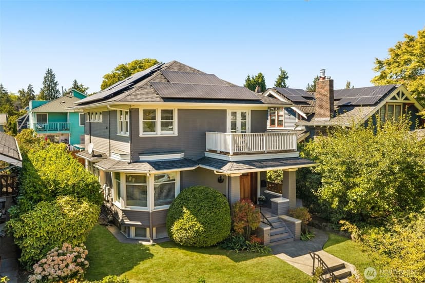 Property photo for 4549 Thackeray Place NE, Seattle photo 2