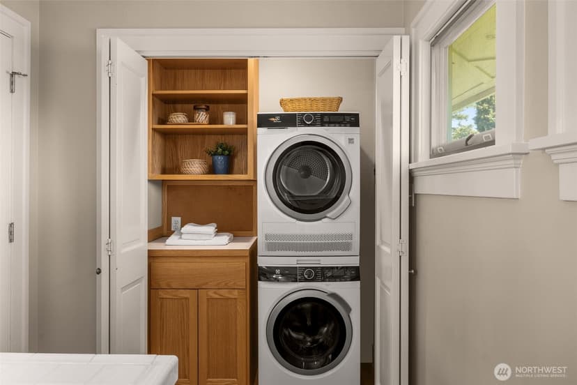 Property photo for 4549 Thackeray Place NE, Seattle photo 22