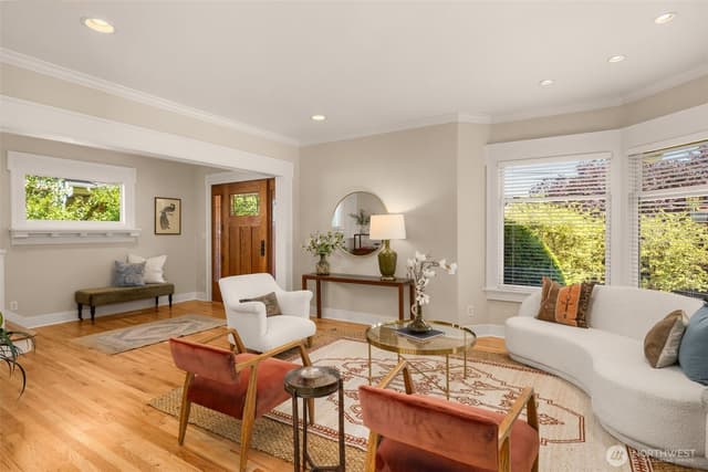 Property photo for 4549 Thackeray Place NE, Seattle photo 4