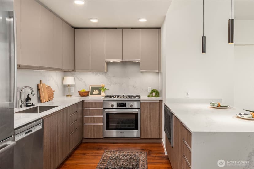 Property photo for 800 Columbia Street #2305, Seattle photo 6