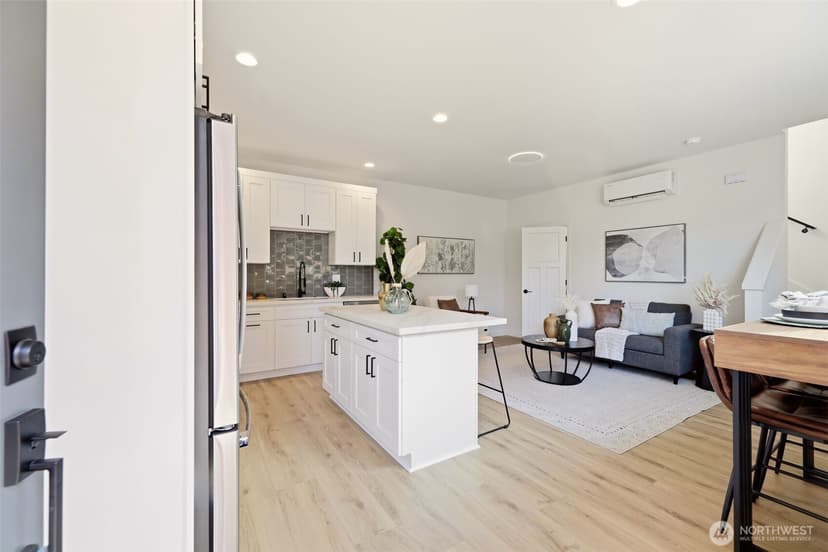 Property photo for 1702 Rainier Avenue #B, Everett photo 2