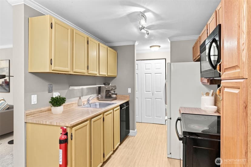 Property photo for 10501 8th Avenue NE #209, Seattle photo 17