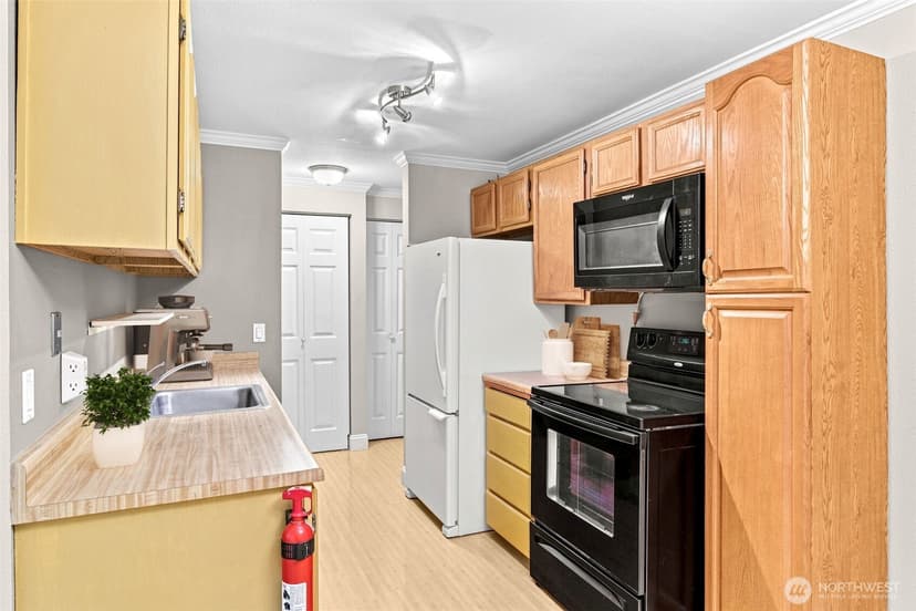 Property photo for 10501 8th Avenue NE #209, Seattle photo 18