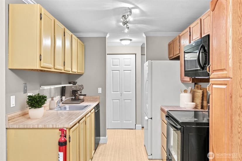 Property photo for 10501 8th Avenue NE #209, Seattle photo 16