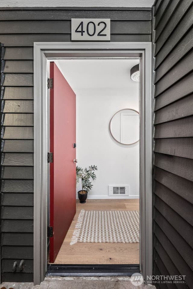 Property photo for 2616 4th Avenue N #402, Seattle photo 2