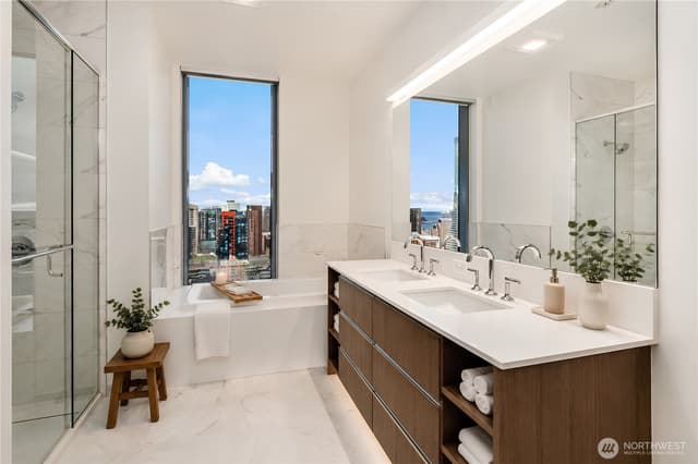 Property photo for 800 Columbia Street #3605, Seattle photo 5