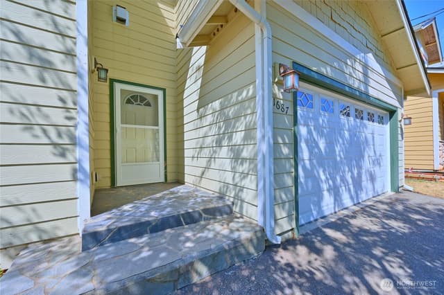 Property photo for 1687 Bayview Drive W, Bremerton photo 2