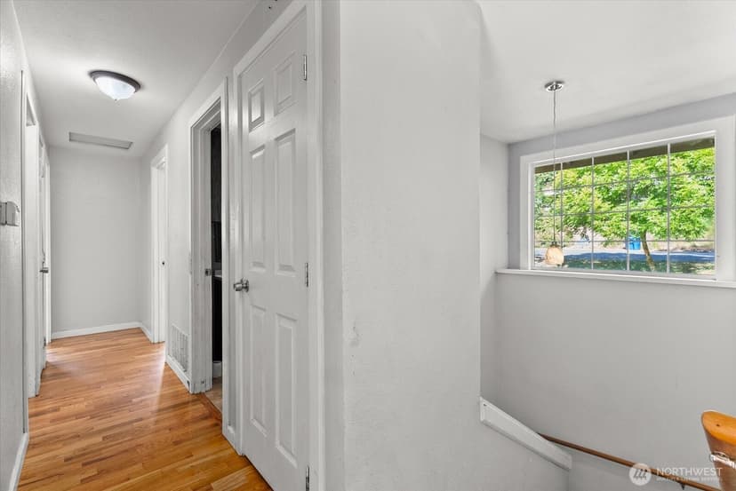 Property photo for 18711 82nd Avenue NE, Kenmore photo 7