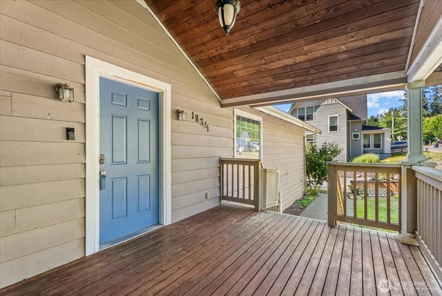 Property photo for 18711 82nd Avenue NE, Kenmore photo 3