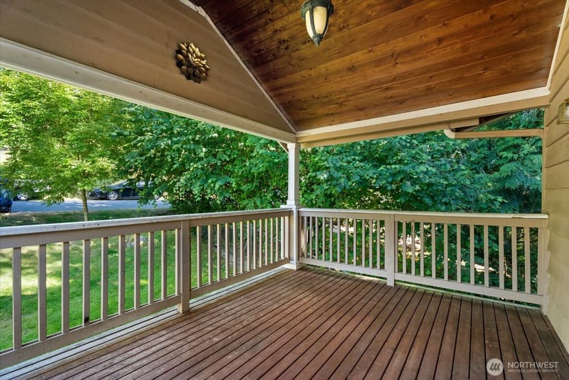 Property photo for 18711 82nd Avenue NE, Kenmore photo 2