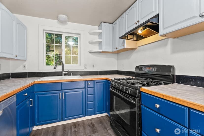 Property photo for 18711 82nd Avenue NE, Kenmore photo 8