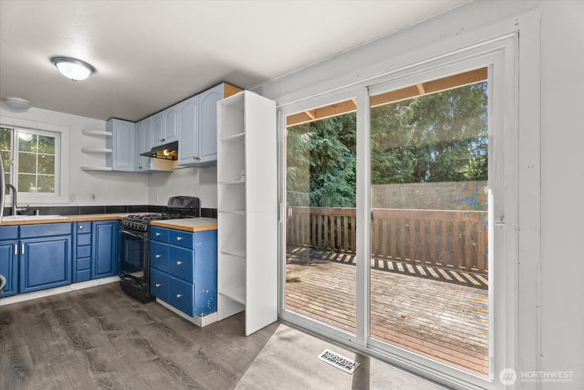 Property photo for 18711 82nd Avenue NE, Kenmore photo 9