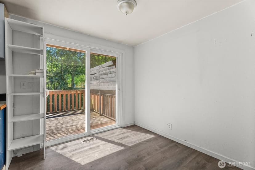 Property photo for 18711 82nd Avenue NE, Kenmore photo 10