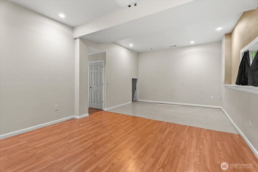 Property photo for 18711 82nd Avenue NE, Kenmore photo 27