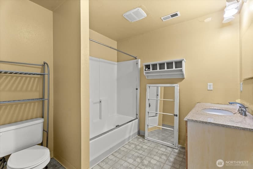 Property photo for 18711 82nd Avenue NE, Kenmore photo 22