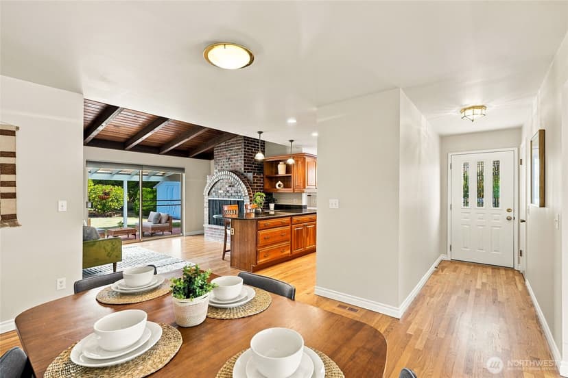 Property photo for 18112 60th Avenue NE, Kenmore photo 6