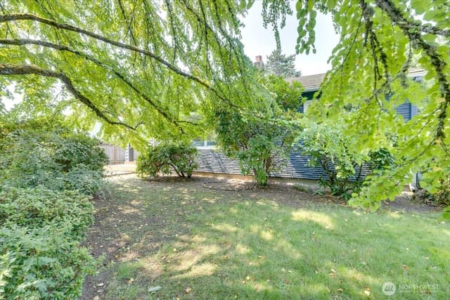 Property photo for 15829 26th Avenue NE, Shoreline photo 3