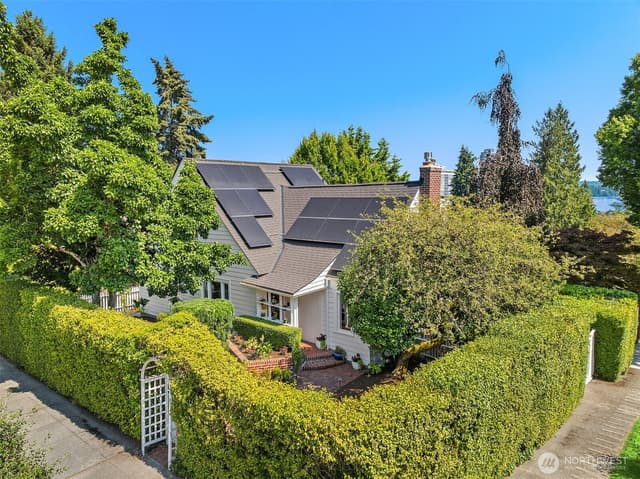 Property photo for 1502 39th Avenue E, Seattle photo 2