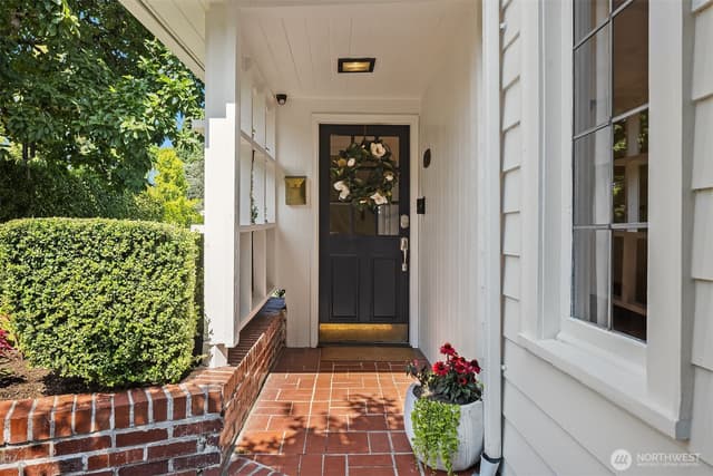 Property photo for 1502 39th Avenue E, Seattle photo 3