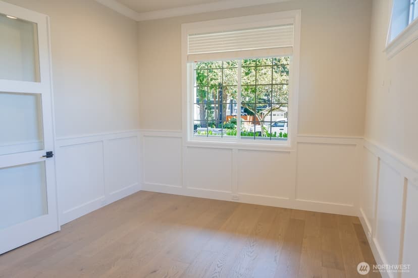 Property photo for 10420 NE 112th Street, Kirkland photo 6