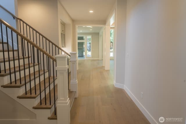 Property photo for 10420 NE 112th Street, Kirkland photo 3