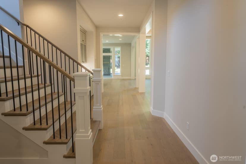Property photo for 10420 NE 112th Street, Kirkland photo 3