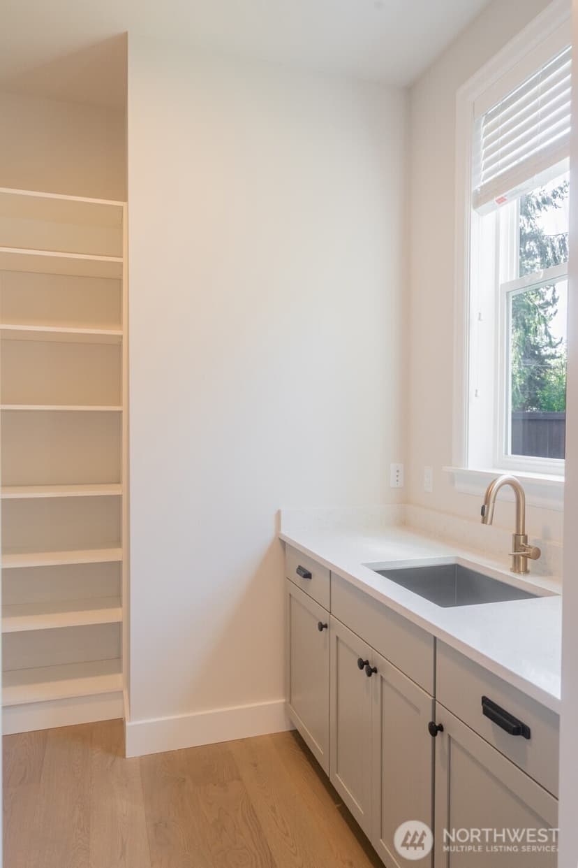 Property photo for 10420 NE 112th Street, Kirkland photo 15