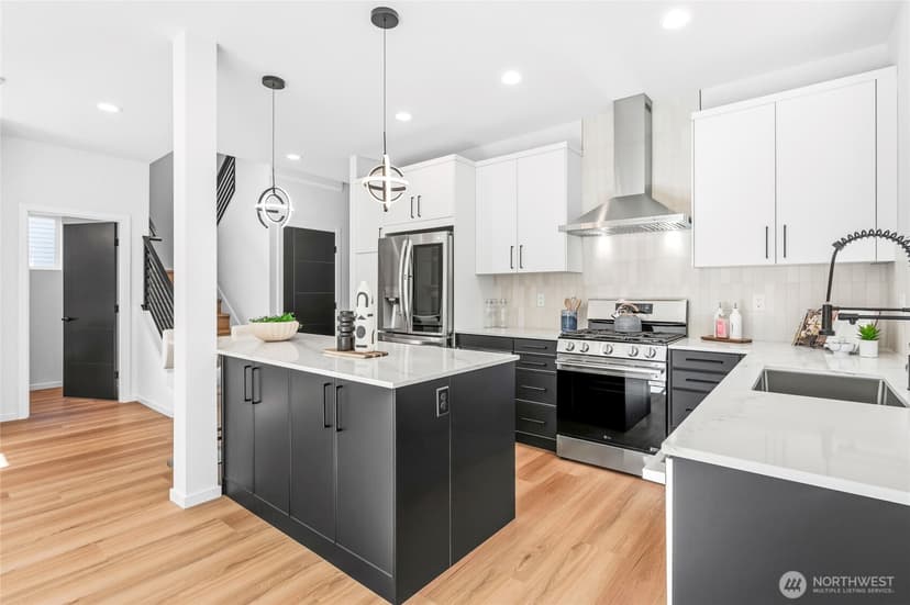 Property photo for 10702 Linden Avenue N, Seattle photo 16
