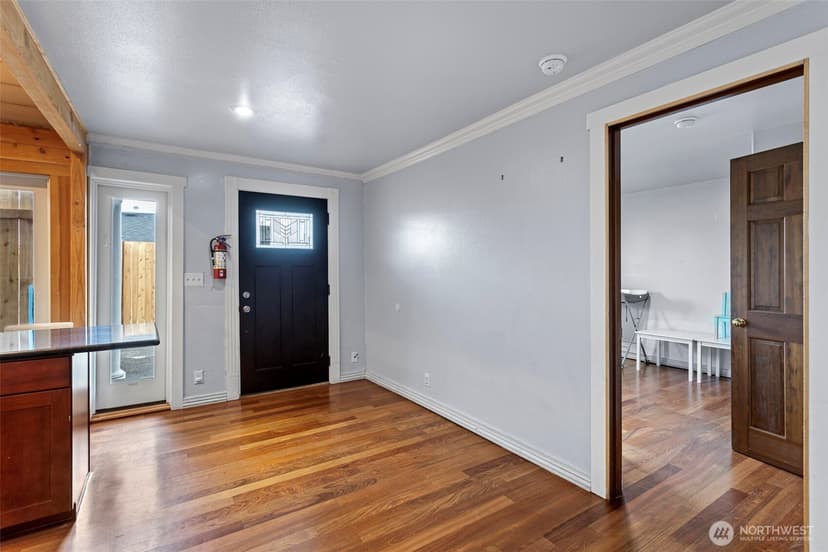 Property photo for 6618 43rd Avenue S, Seattle photo 9
