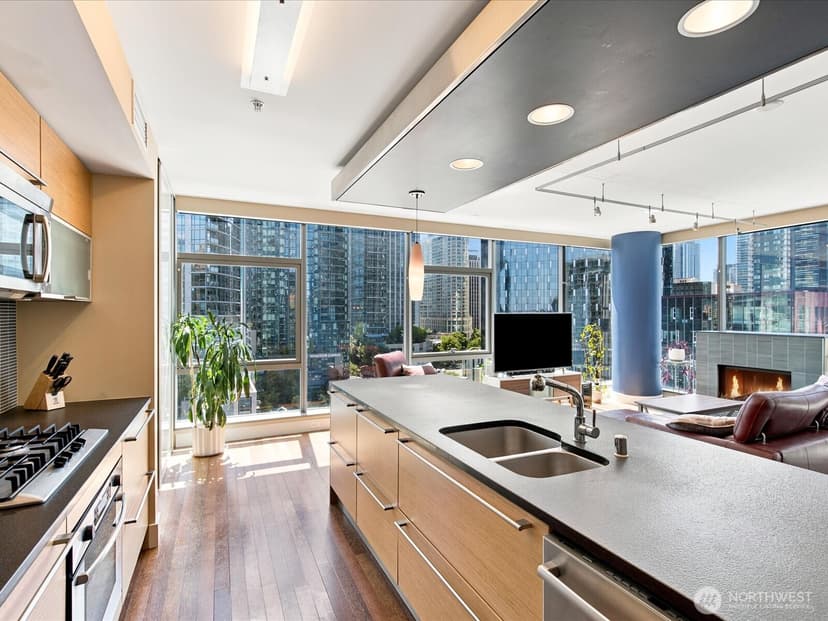 Property photo for 820 Blanchard Street #1007, Seattle photo 12