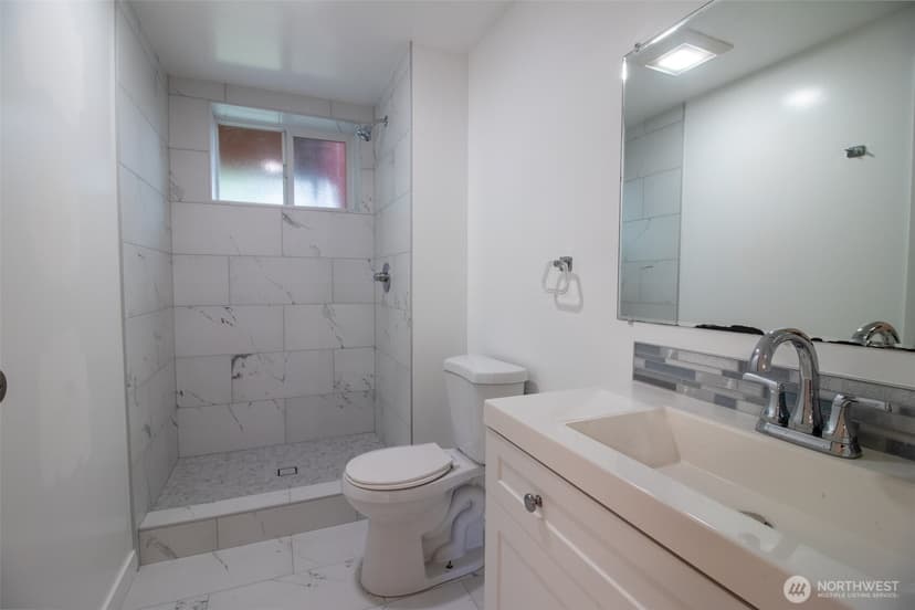 Property photo for 12410 98th Avenue NE, Kirkland photo 15