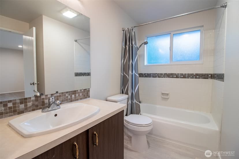 Property photo for 12410 98th Avenue NE, Kirkland photo 10